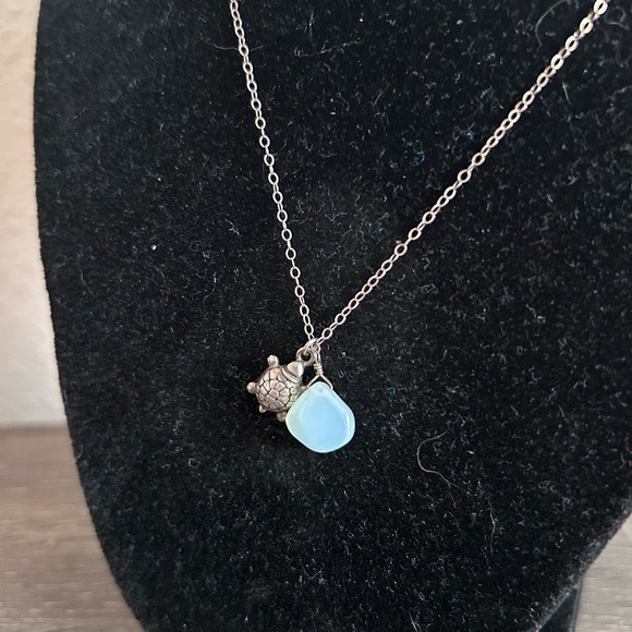 925 Sterling Silver | Turtle & Sea Stone | Pendant Necklace - Picture 2 of 8